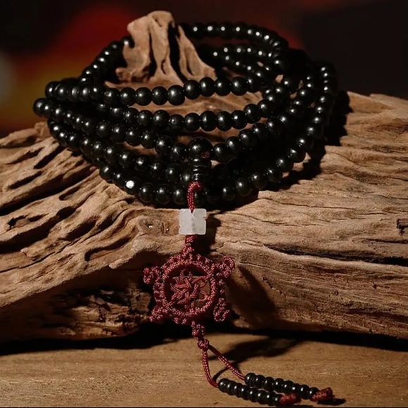 📿 Wood prayer bead Mala with jade accent and crochet luck knot - Picture 13 of 14